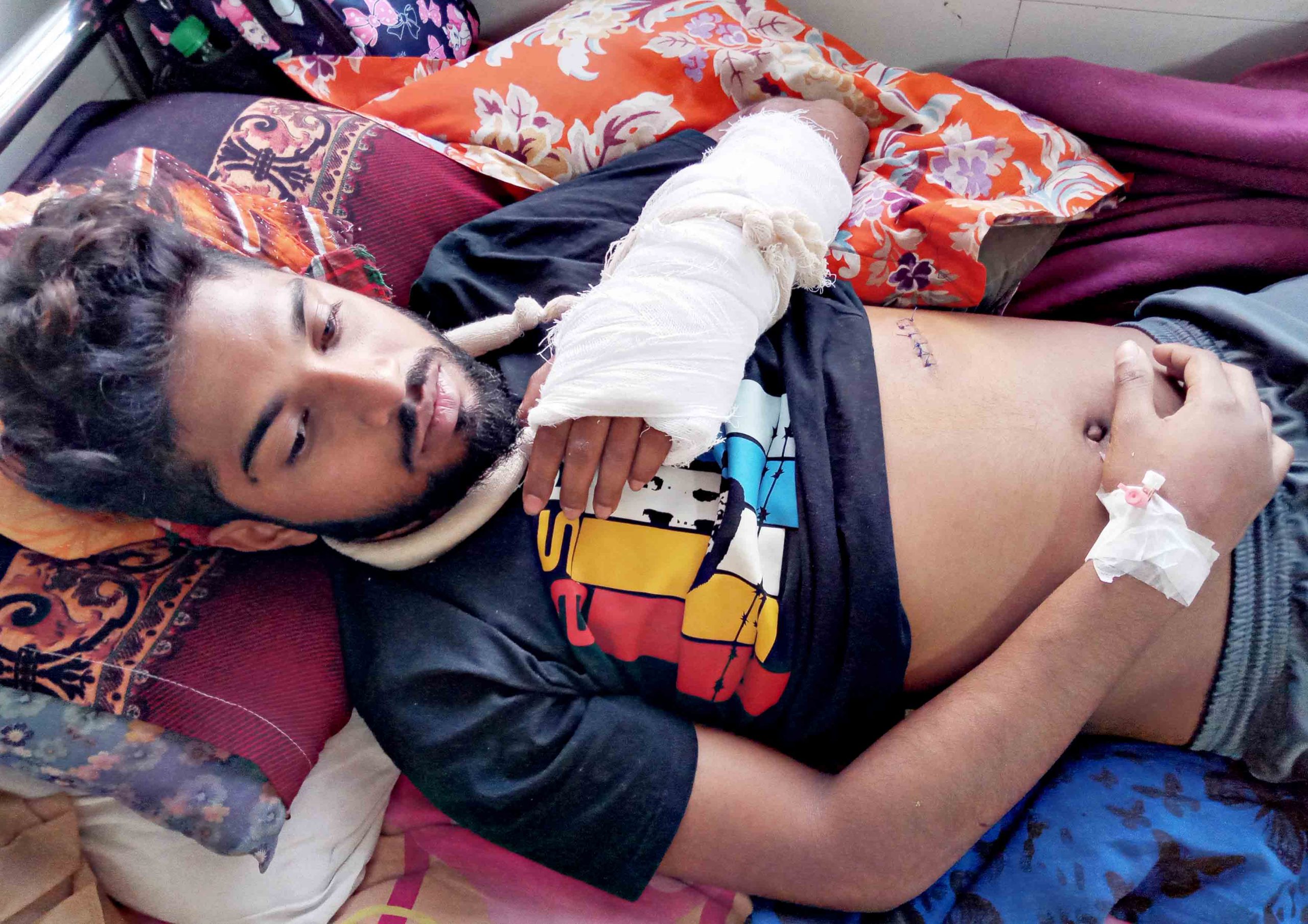 মাদক ব্যবসায় বাধা প্রদান করায় এক যুবককে কুপিয়ে হত্যার চেষ্ঠা