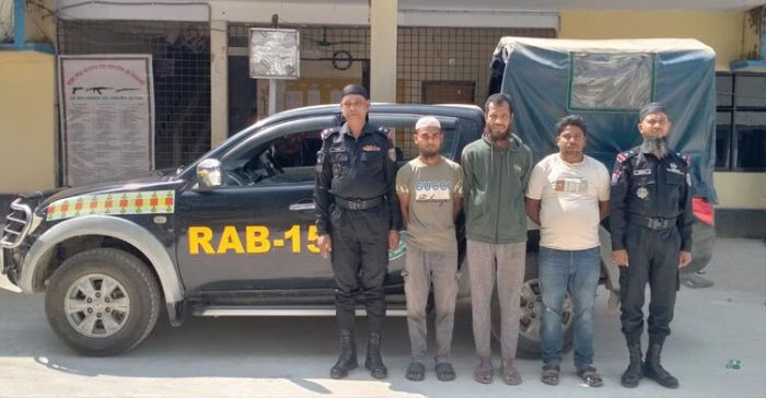 থামানো যাচ্ছে না নিত্যপণ্য, জ্বালানি ও ভোজ্যতেল পাচার