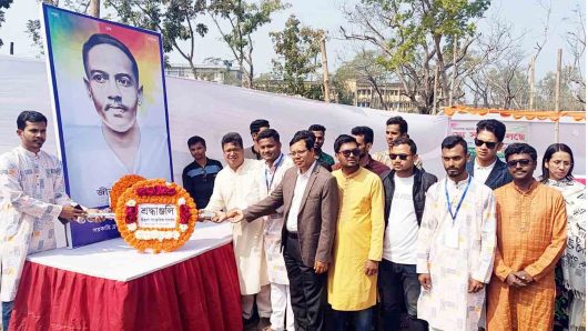 বরিশালে জন্মদিনে নিজ শহর নানান আয়োজনে জীবনানন্দ দাশকে স্মরণ
