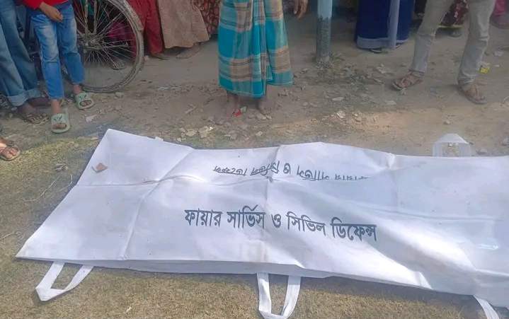 নাগেশ্বরীতে হানিফ পরিবহনের বেপরোয়া গতিতে ঝরে পড়লো  এক তাজা প্রাণ