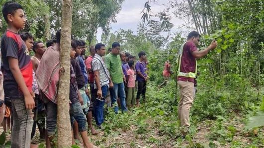 বাঁশঝড়ে মিলল প্রবাসীর স্ত্রীর গলায় ওড়না প্যাঁচানো দেহ