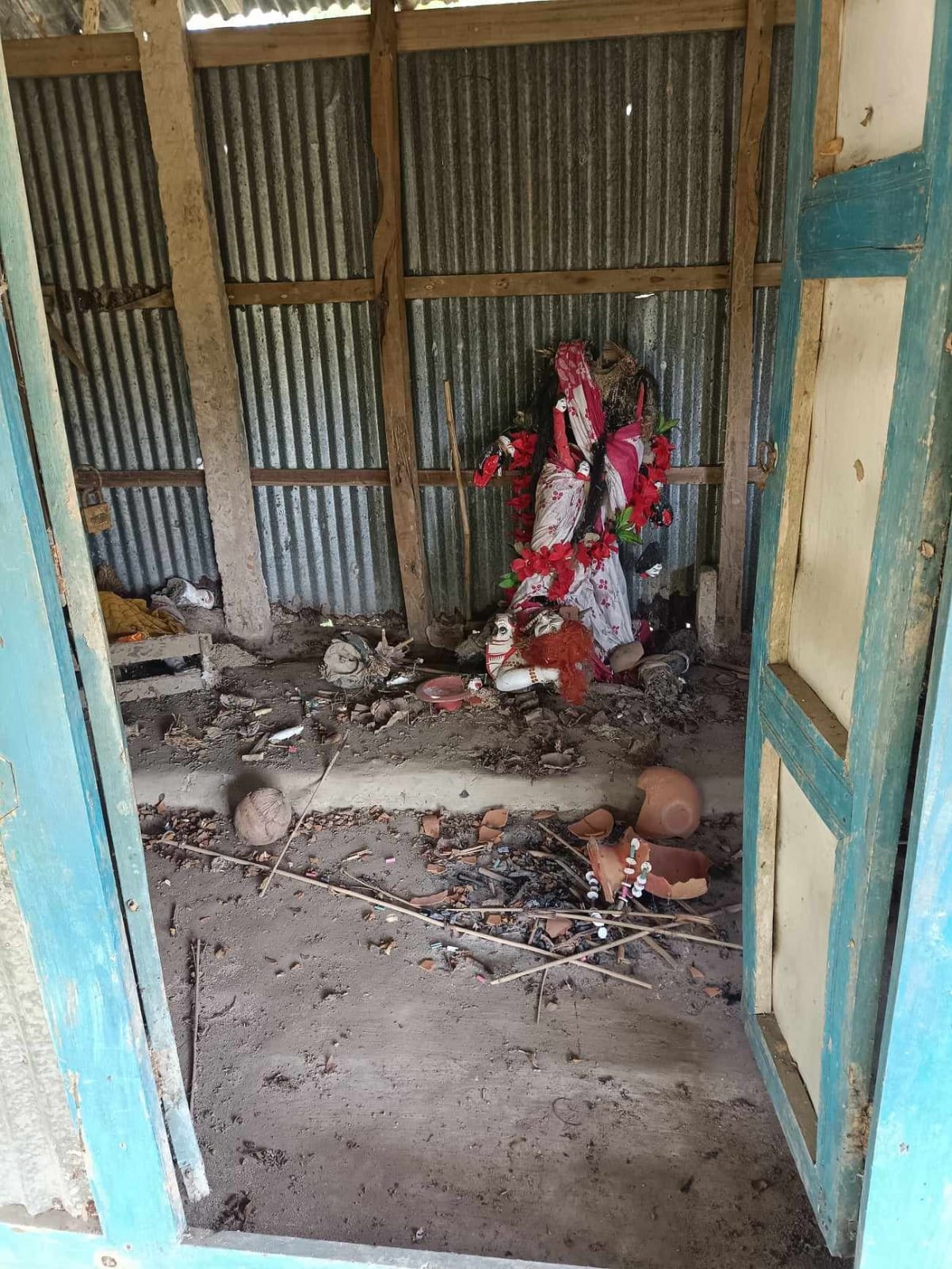 বরিশালে মন্দিরের প্রতিমা ভাঙচুর