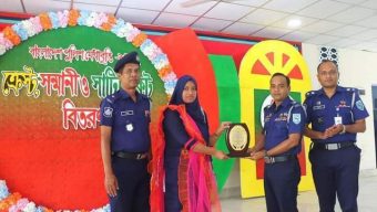 বাংলাদেশ পুলিশ মেধাবৃত্তি-২০২২ মেধাবী সন্তানদের ক্রেস্ট,সন্মানী ও সাটিফিকেট প্রদান