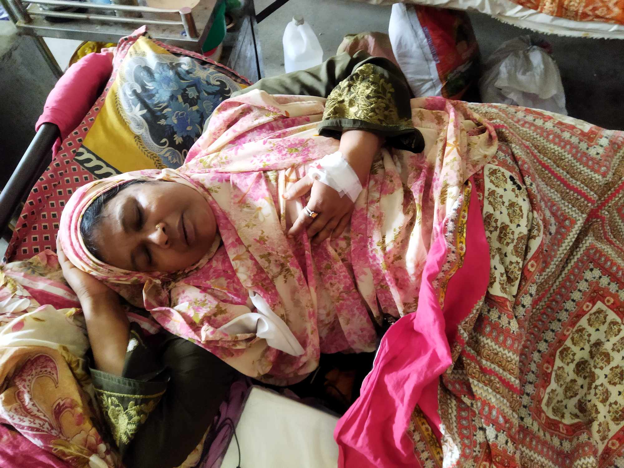 বরিশালে প্রধান শিক্ষককে মারধর, সন্ত্রাসীদের শাস্তি দাবি