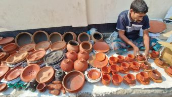 আধুনিক সভ্যতার দাপটে হারিয়ে যাচ্ছে মৃৎ শিল্পের তৈজসপত্র