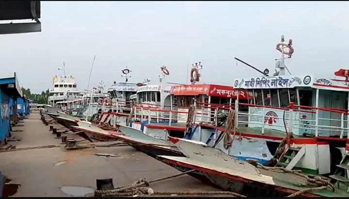 বরিশাল-ঢাকা নৌপথে নাব্যতা সমস্যায় জলযান পরিচালনায় বিঘ্ন