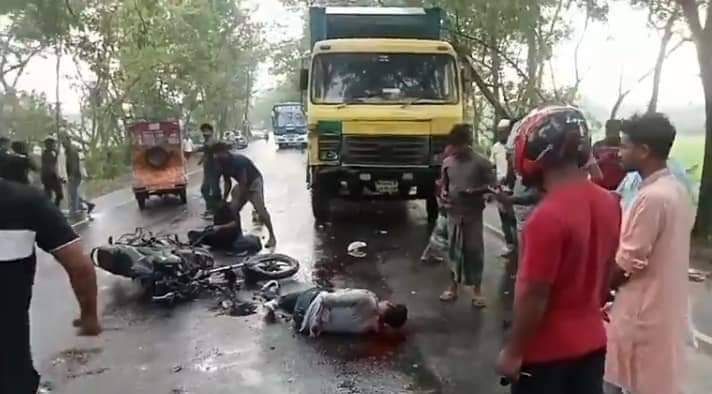 কার্গো ট্রাক  ও মোটরসাইকেল মুখোমুখি সংঘর্ষে গুরুতর আহত ২