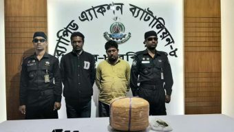 ৫ কেজি গাজা সহ ২ মাদক ব্যবসায়ী  আটক।