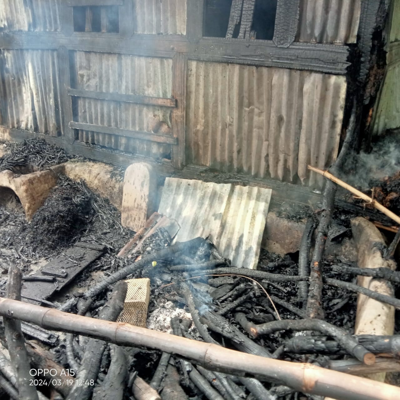 জমি নিয়ে দ্বন্দ্ব  বসতঘরে অগ্নিসংযোগ,  আহত-৬