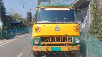 বারিশালে ট্রাকের নিচে ঝাঁপ দিয়ে প্রান দিল বৃদ্ধ