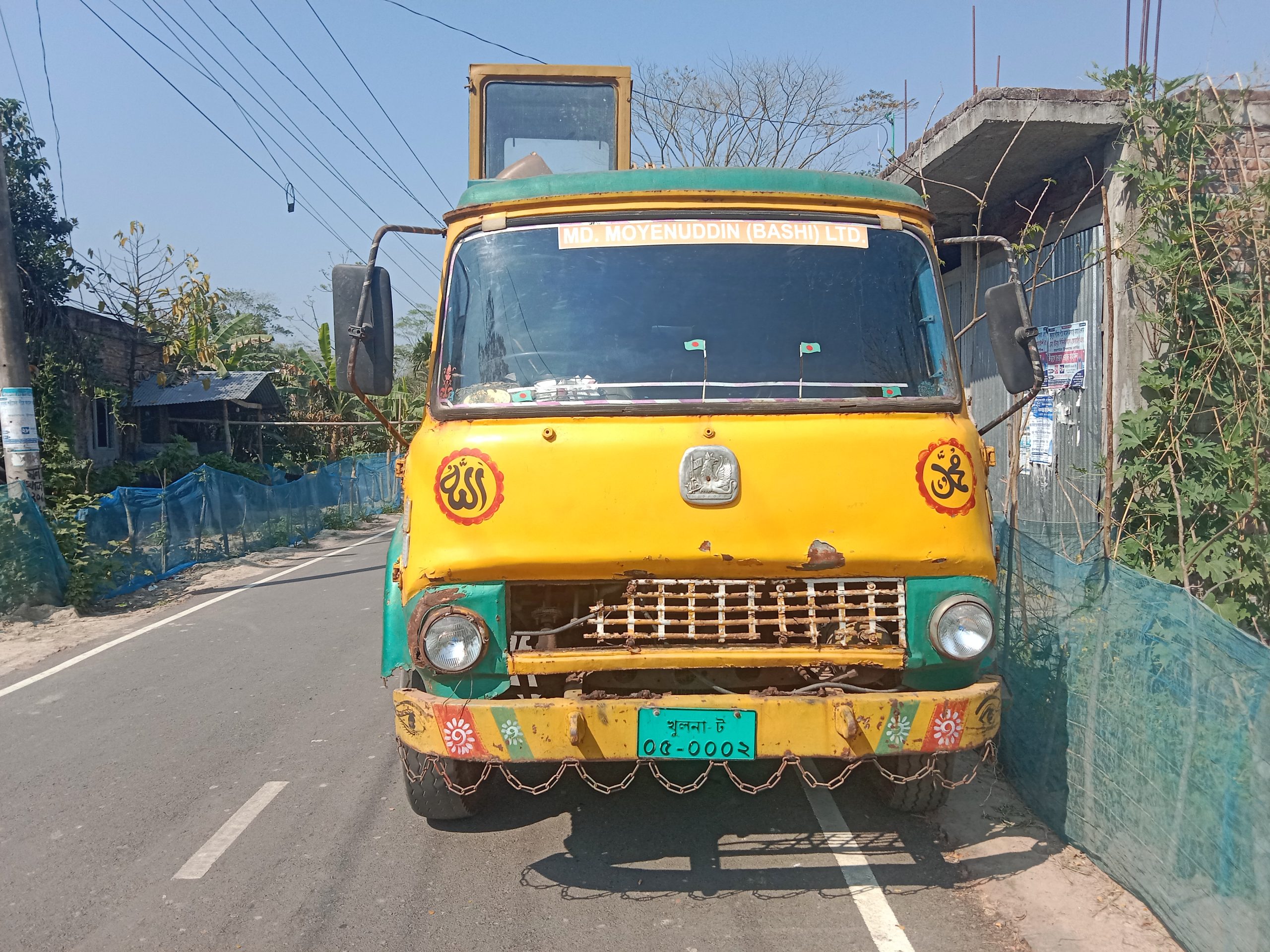 বারিশালে ট্রাকের নিচে ঝাঁপ দিয়ে প্রান দিল বৃদ্ধ