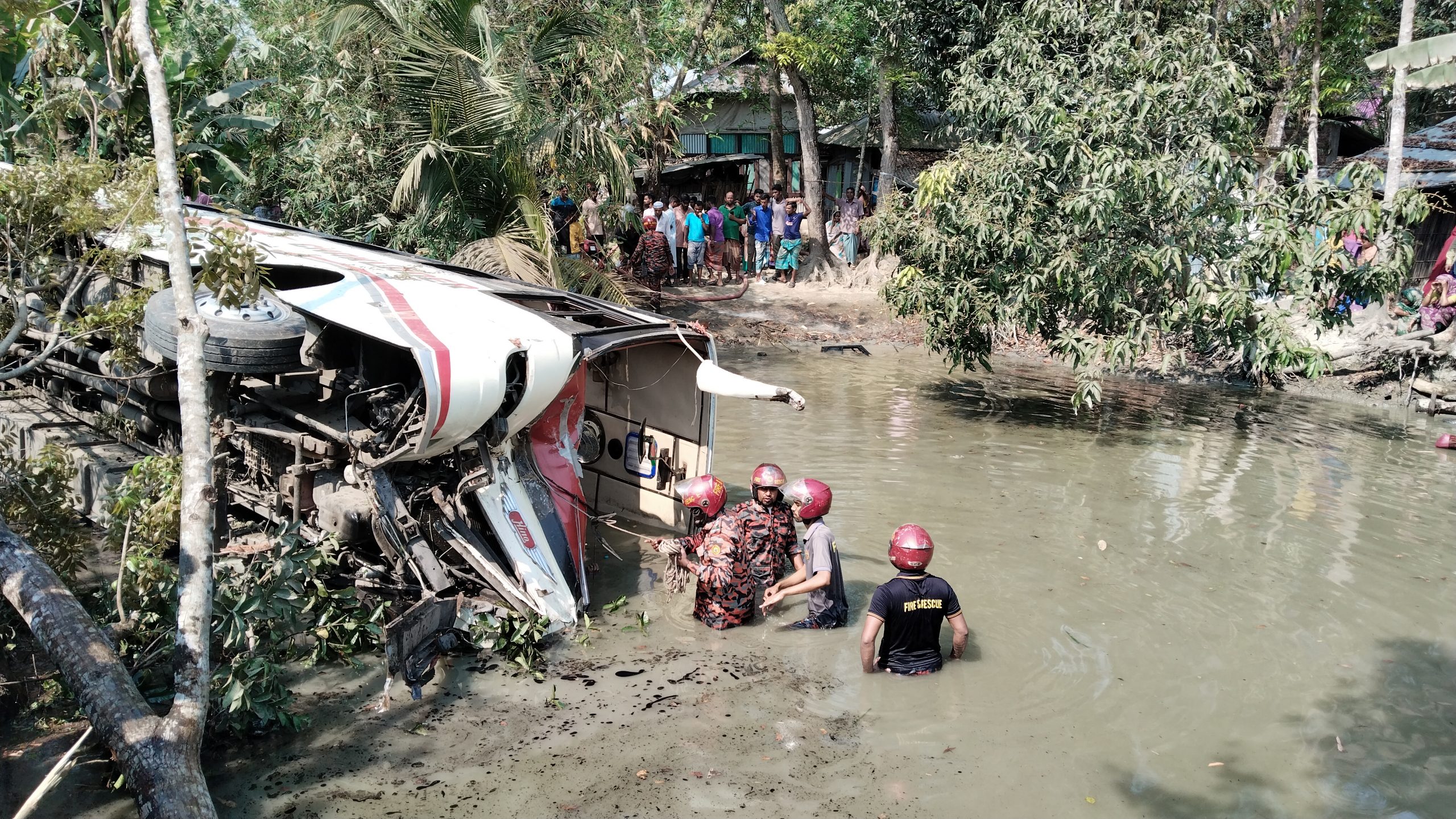 ঈদ যাত্রায় দুর্ভোগের অপর নাম ঢাকা বরিশাল মহাসড়ক