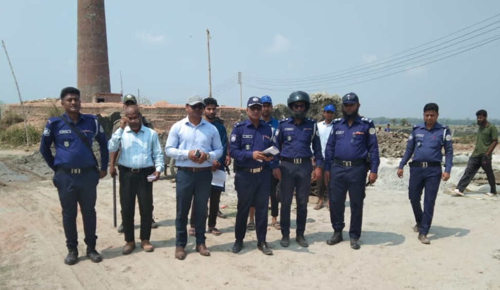 ১২ টি ইট ভাটা বন্ধ ১০ লাখ ৫ হাজার জরিমানা