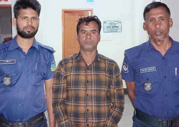 মাকে মারধর, শিক্ষক ছেলে গ্রেপ্তার