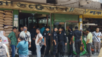 বরিশালে মোবাইল কোর্টের অভিযান টের পেয়েই দোকানপাট বন্ধ