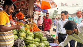 বেশি দামে পণ্য বিক্রির অপরাধে ৫ ব্যবসায়ীকে জরিমানা