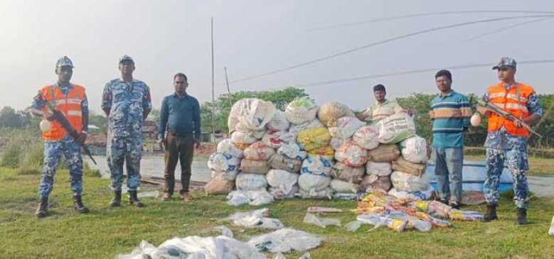 বরিশালে ট্রলার ভর্তি ৫২ লাখ মিটার কারেন্ট জাল জব্দ
