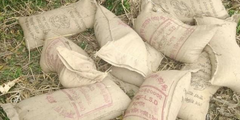 বাগান থেকে পরিত্যক্ত অবস্থায় ৩০০ কেজি সরকারি চাল উদ্ধার