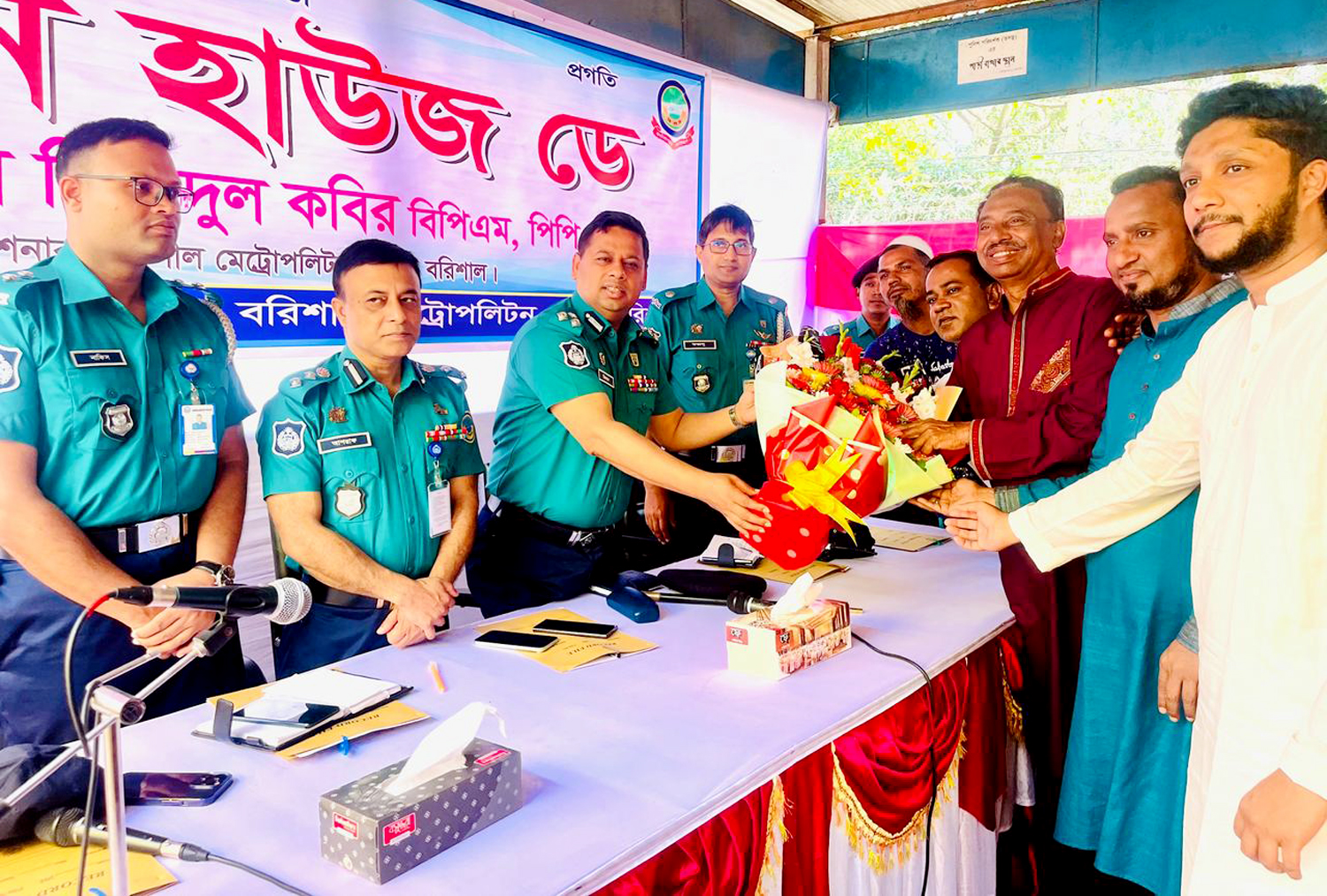 বরিশাল কোতোয়ালী মডেল থানায় ওপেন হাউজ ডে অনুষ্ঠিত