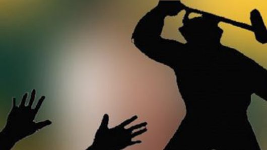 বরিশালে মাকে নিয়ে হাসপাতালে যাওয়ার পথে ছেলের পা ভেঙে দিল প্রতিপক্ষ