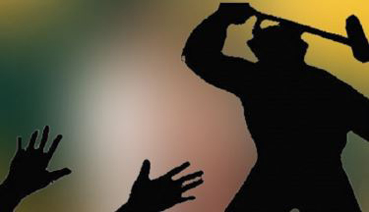 বরিশালে মাকে নিয়ে হাসপাতালে যাওয়ার পথে ছেলের পা ভেঙে দিল প্রতিপক্ষ