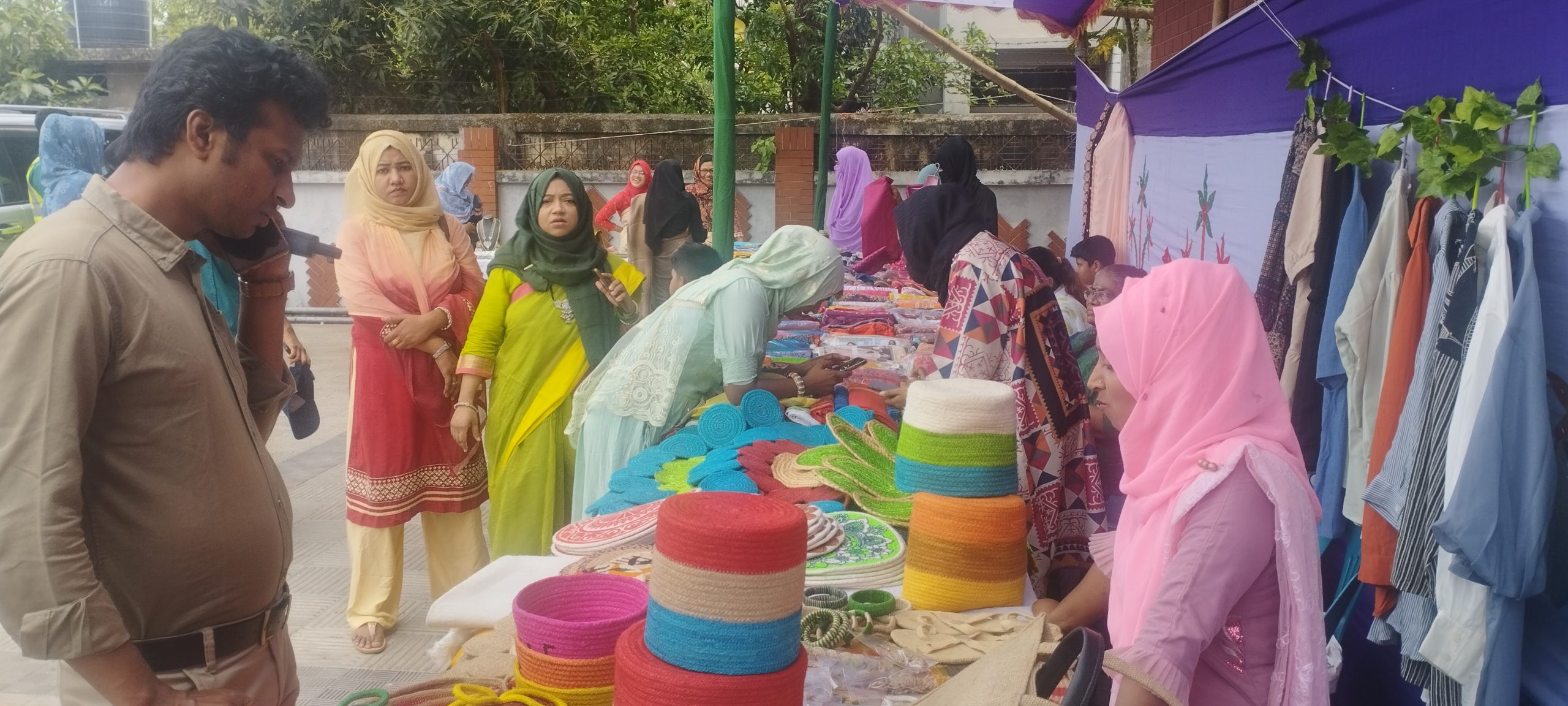 বরিশালে চলছে দুদিন ব্যপি দেশীয় পণ্যের মেলা