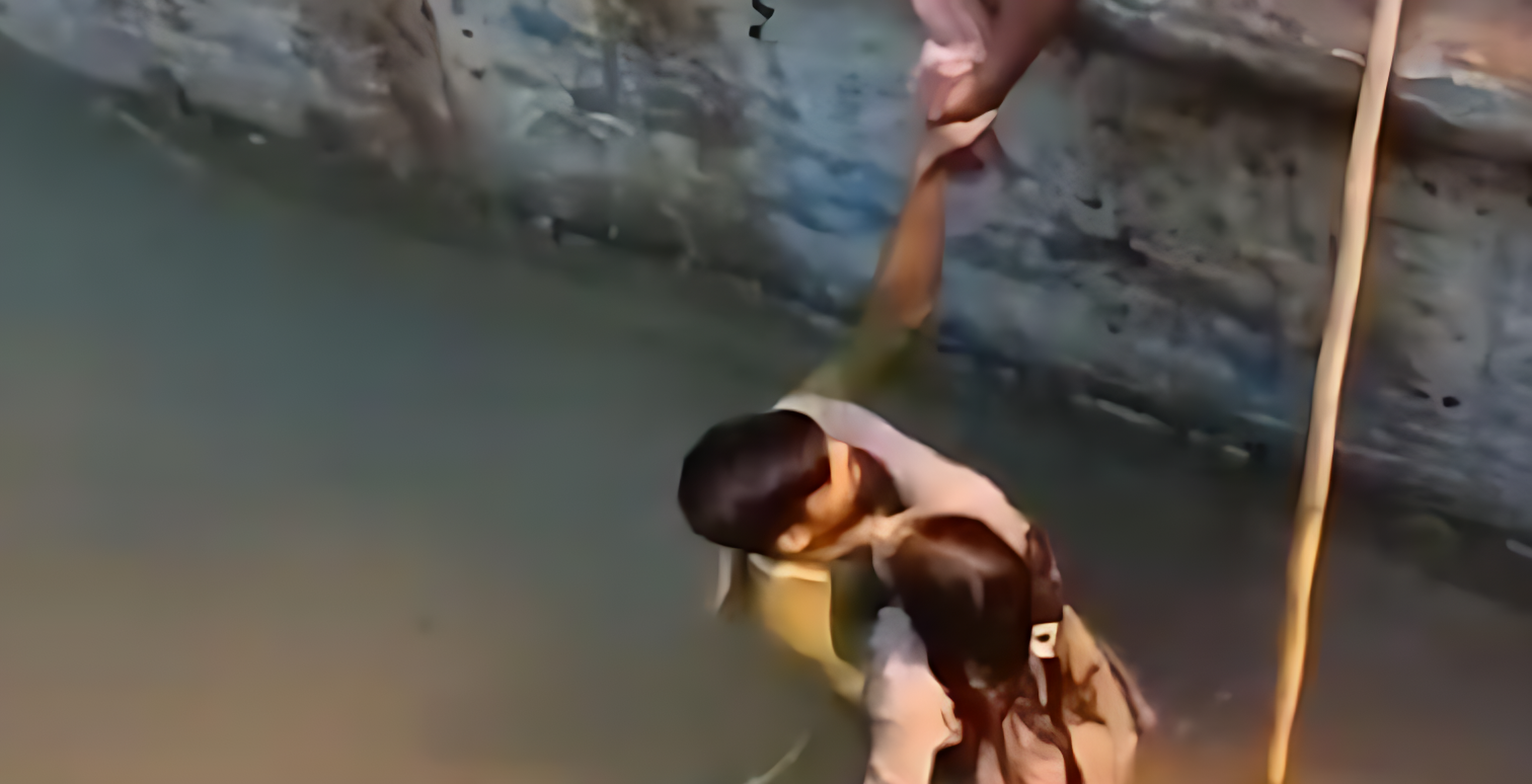 অভিমানে তরুণীর লঞ্চ থেকে নদীতে ঝাঁপ