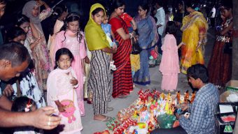 বরিশালের বিনোদন কেন্দ্রগুলোতে মানুষের ঢল