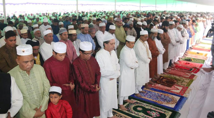 বরিশালে ঈদ জামাত অনুষ্ঠিত, মুসলিম উম্মাহর শান্তি কামনা