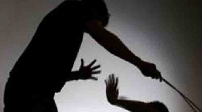 ছাত্রকে বেধড়ক  মারধর