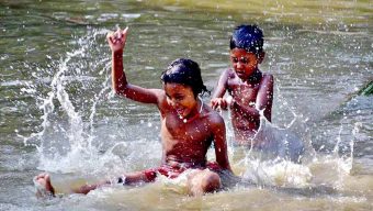 বরিশালে তীব্র গরমে নাভিশ্বাস জনজীবন,বিপাকে নিম্ন আয়ের মানুষ!