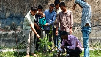 তাপদাহ থেকে বাঁচতে বেতাগীতে ছাত্রলীগের বৃষরোপন কর্মসূচি