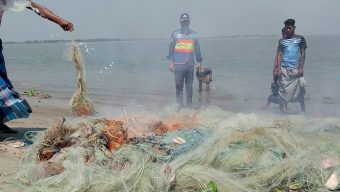 বরিশালে কারেন্ট জাল ও মাছ সহ আটক ১৪