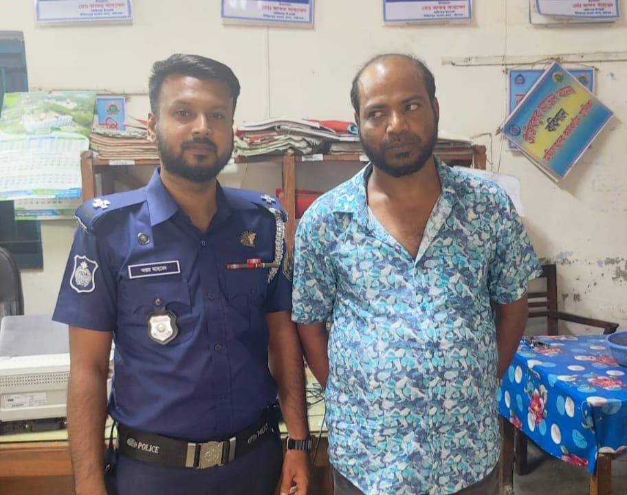 মৎস্য ঘেরে লুটপাট ও অগ্নিসংযোগের মামলায় সন্ত্রাসী রাসেল গ্রেফতার