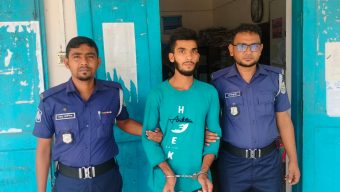 স্কুলছাত্রী ধর্ষন ধর্ষক গ্রেফতার।