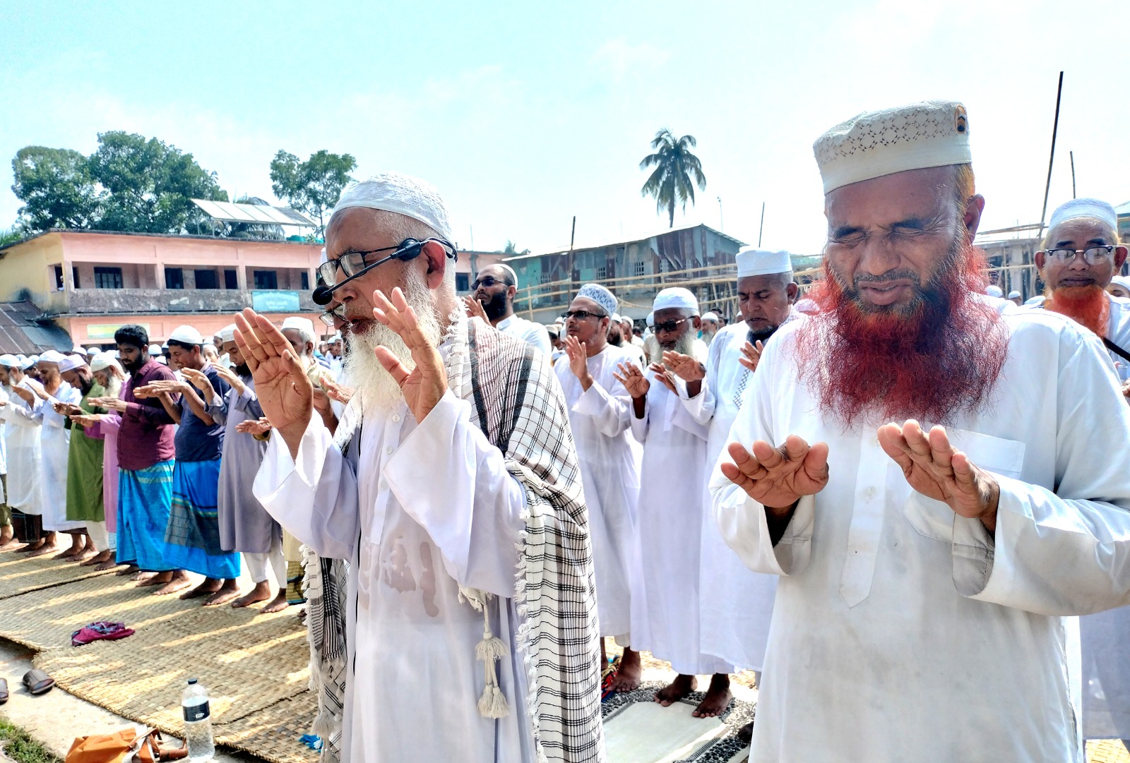বৃষ্টির আশায় মোনাজাতে মুসল্লিদের অঝোরে কান্না