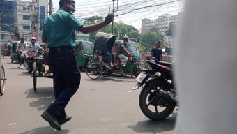 ঈদকে সামনে রেখে বেড়েছে অবৈধ যানবাহন, যানজটে  সাধারণ মানুষের দুর্ভোগ