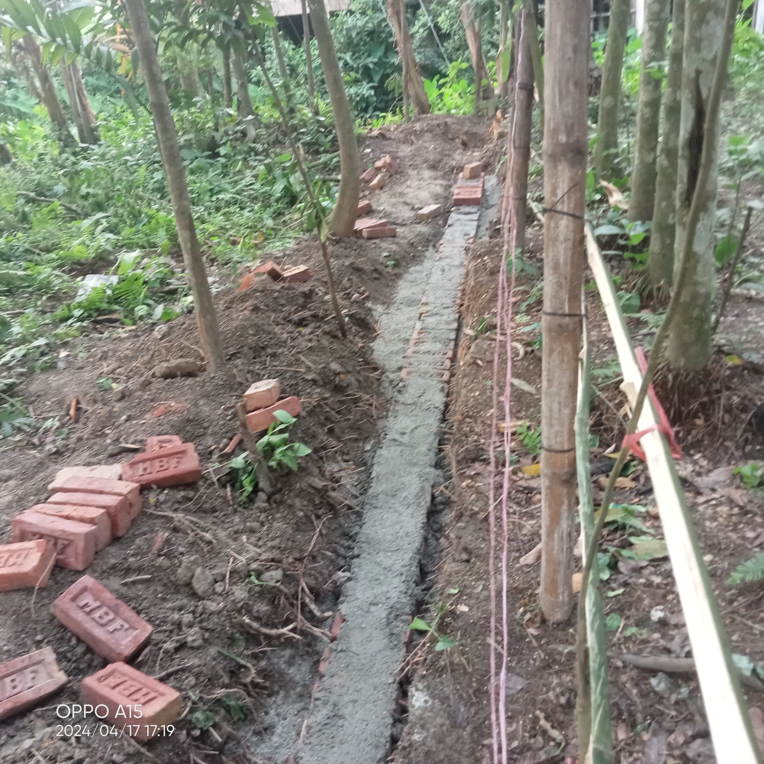 ক্রয়কৃত  জমিতে  নির্মাণ কাজে বাধা দেওয়ার অভিযোগ।