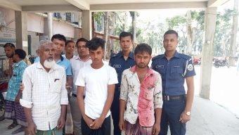 ৯৭ কেজি পঁচা চিংড়ি জব্দ, ৩জনকে দন্ড