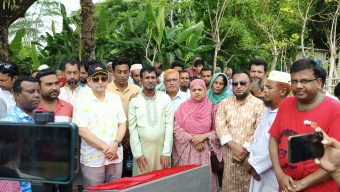 আরসিসি রাস্তা নির্মান কাজের উদ্ধোধন করলেন মেয়র