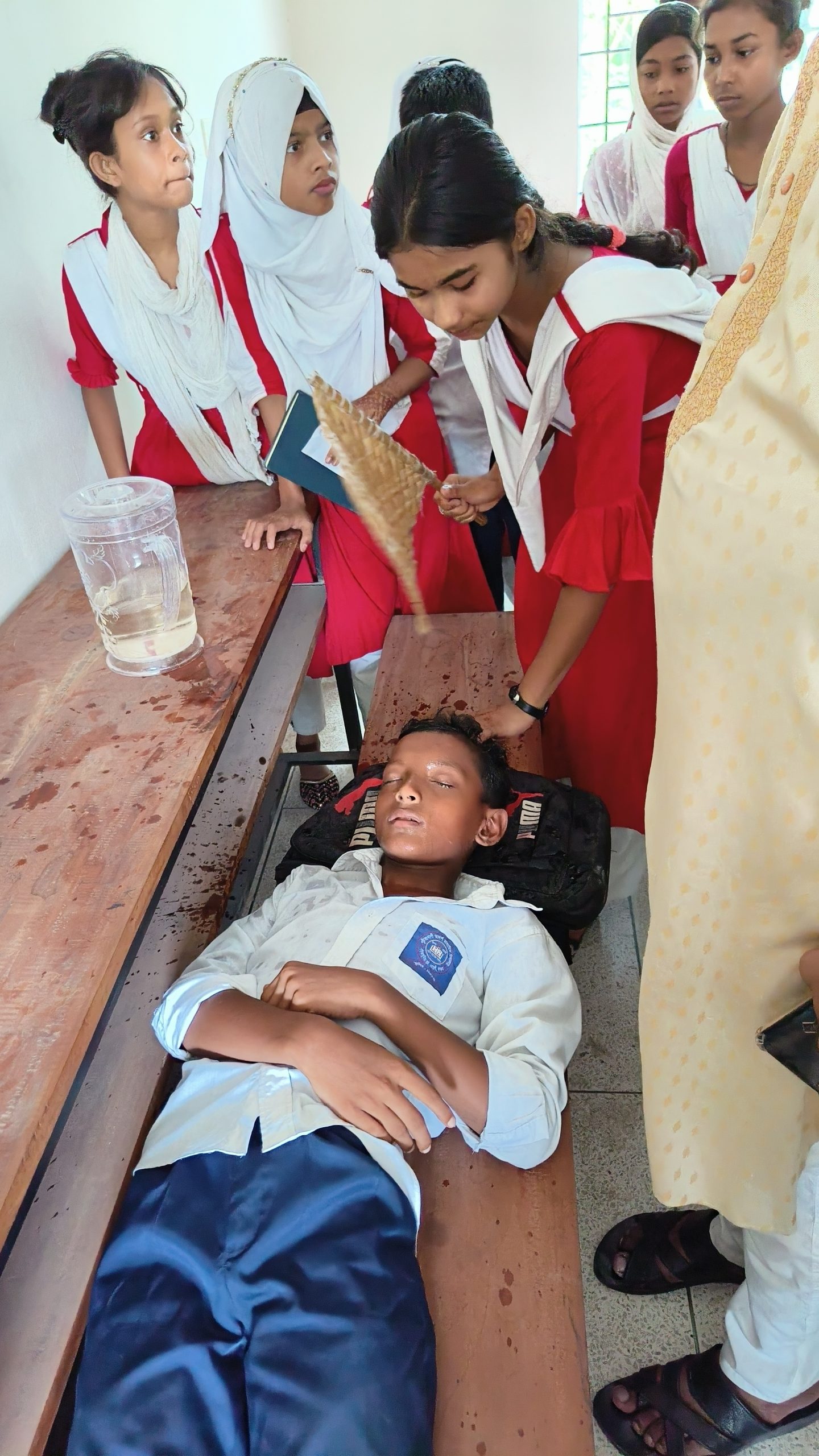 তাপদাহে বেতাগীতে শ্রেণিকক্ষে   ৪ শিক্ষার্থী জ্ঞান হারায়