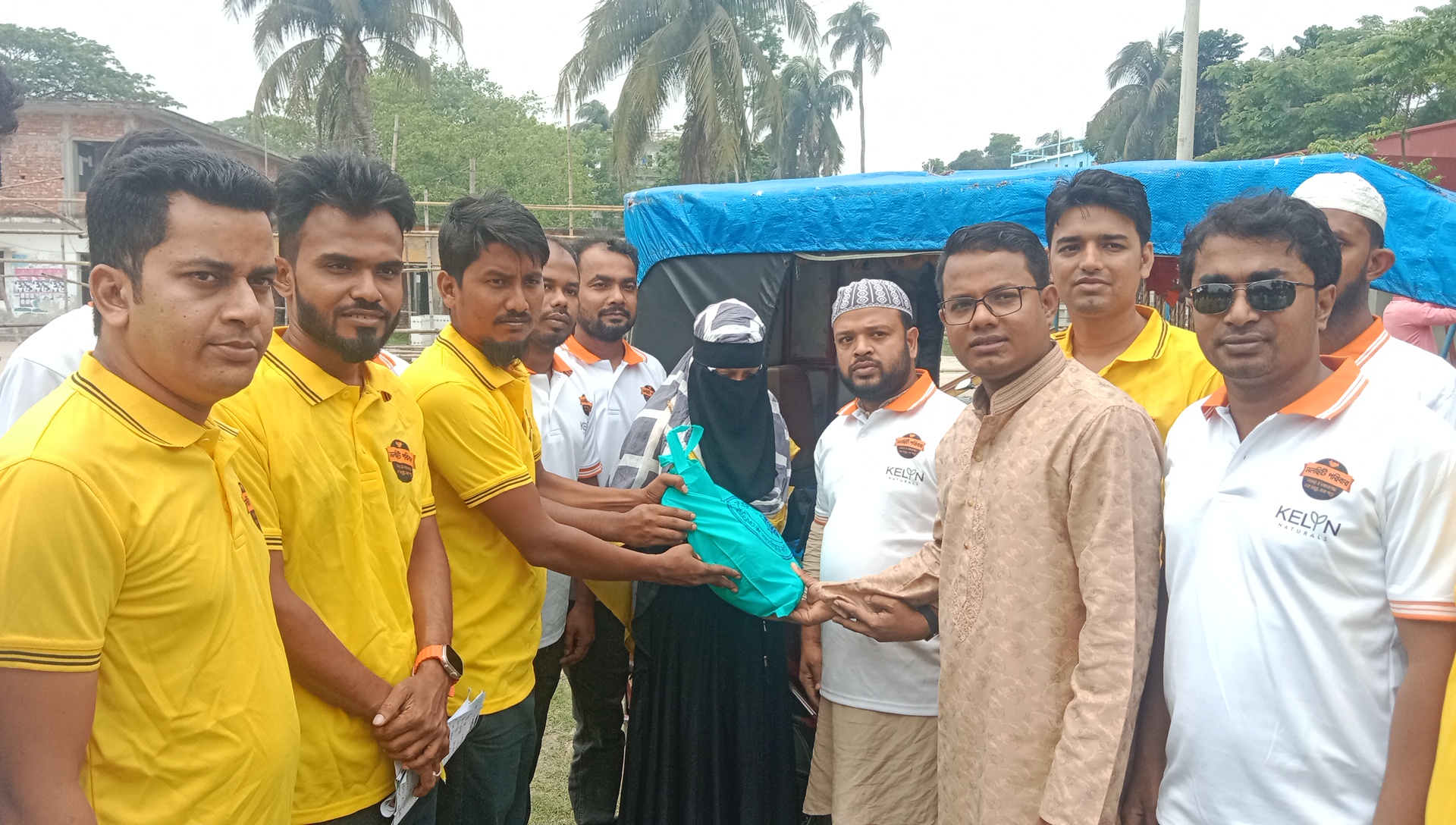 ৫০০ পরিবারের মাঝে  ঈদ আনন্দ ছড়িয়ে দিল ফেসবুক গ্রুপ নলছিটি পরিবার