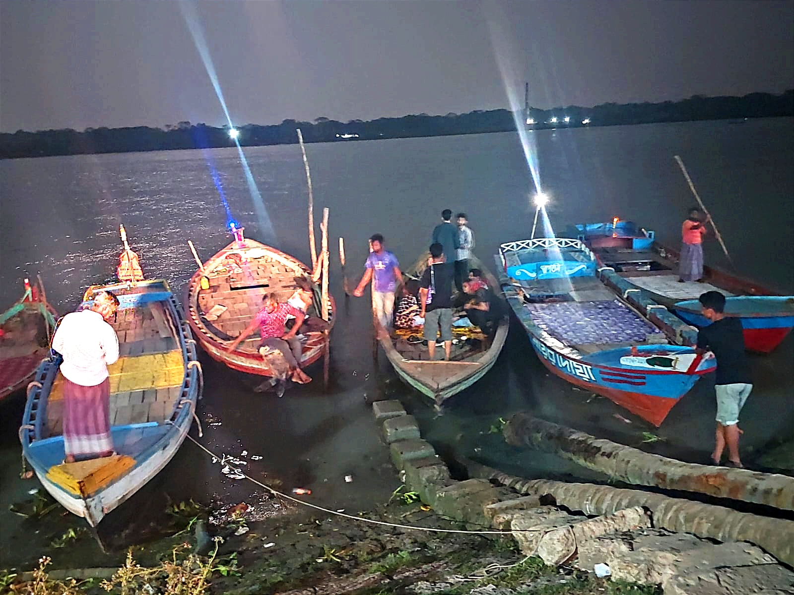 বরিশালে বিনোদন স্পটে নৌ-ভ্রমণের নামে অসামাজিক কার্যকলাপ!