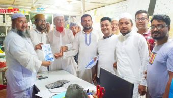 লালমোহন বাজার ব্যবসায়ীদের সাথে উপজেলা ভাইস চেয়ারম্যান প্রার্থী জাকির হোসেনের গনসংযোগ