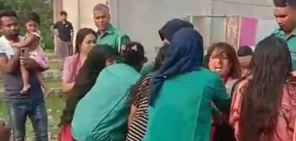 ব‌রিশাল কোতোয়া‌লি মডেল থানা পু‌লিশের ওপর হামলা