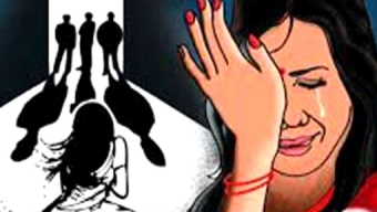 মা মেয়েকে গণধর্ষণ