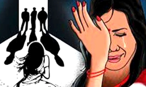 মা মেয়েকে গণধর্ষণ