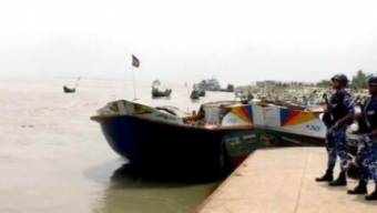 নিষেধাজ্ঞা অমান্য করে যাত্রী পারাপার, ট্রলার-স্পিডবোটসহ আটক ৪