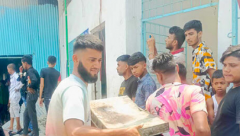 ৭ ইউনিটের চেষ্টায় হাজারীবাগের বস্তির আগুন নিয়ন্ত্রণে