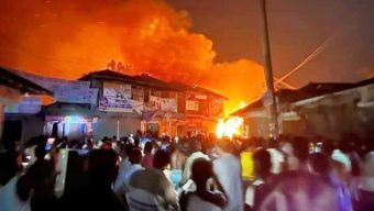 আগুনে পুড়ে ১৩ দোকান ছাই পাঁচ  কোটি টাকা ক্ষতি